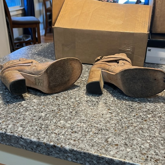 Free people high heel, leather booties. - Picture 5 of 7